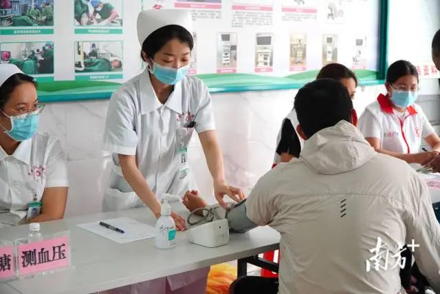 恩平市人民医院同步提供免费测血压、测血糖等基础检查服务。 &nbsp; 